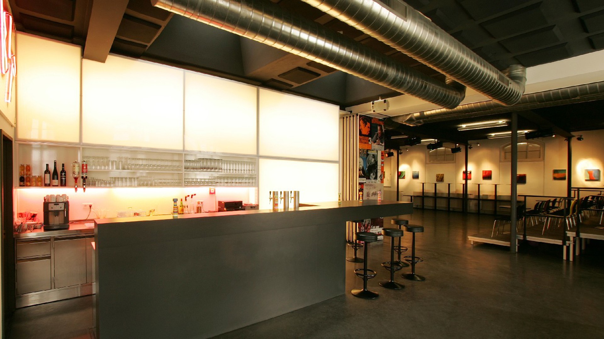 Bar groß.jpg