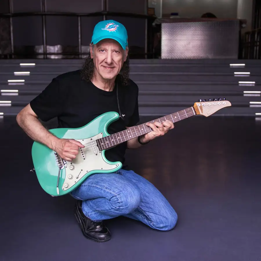 Scott Henderson photo by A Ikaniewicz 3.8 MB 2.jpg