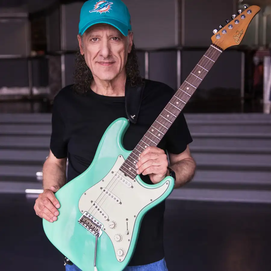 Scott Henderson photo by A Ikaniewicz 4.8 MB.jpg