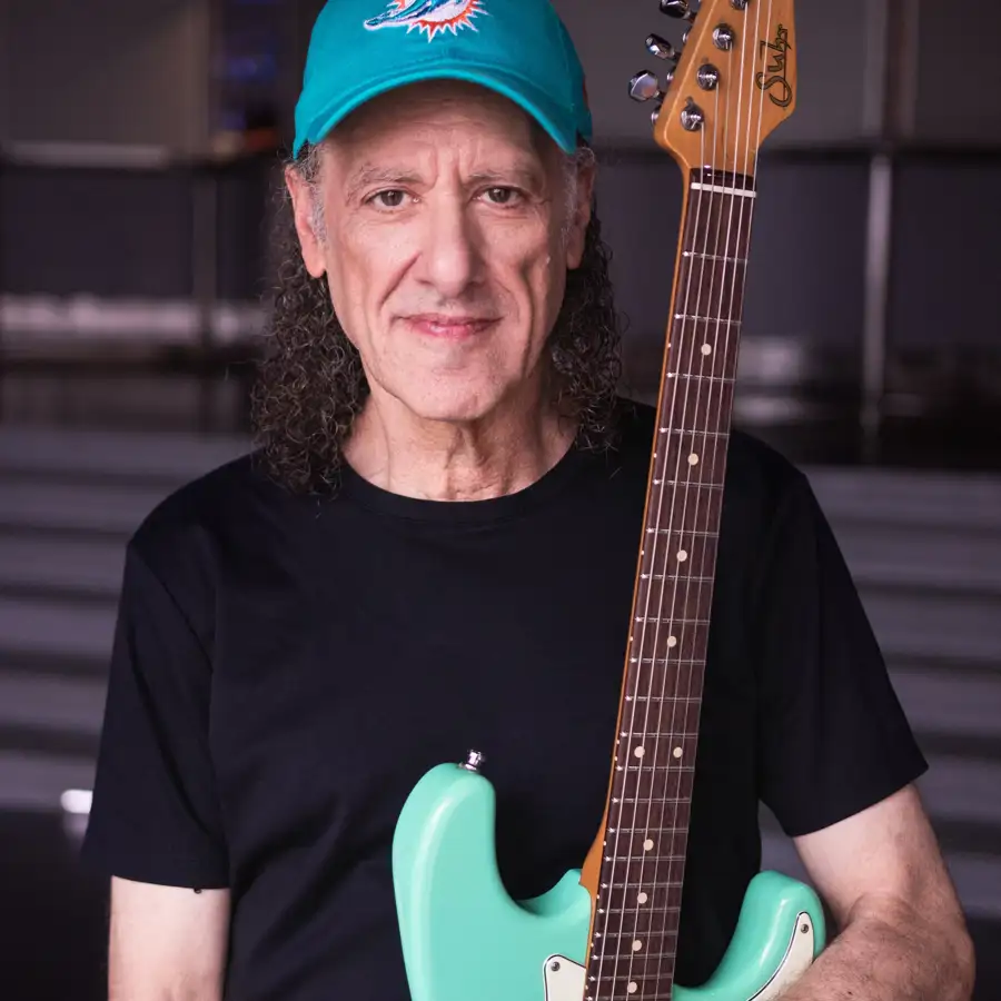 Scott Henderson photo by A Ikaniewicz 6.3 MB.jpg