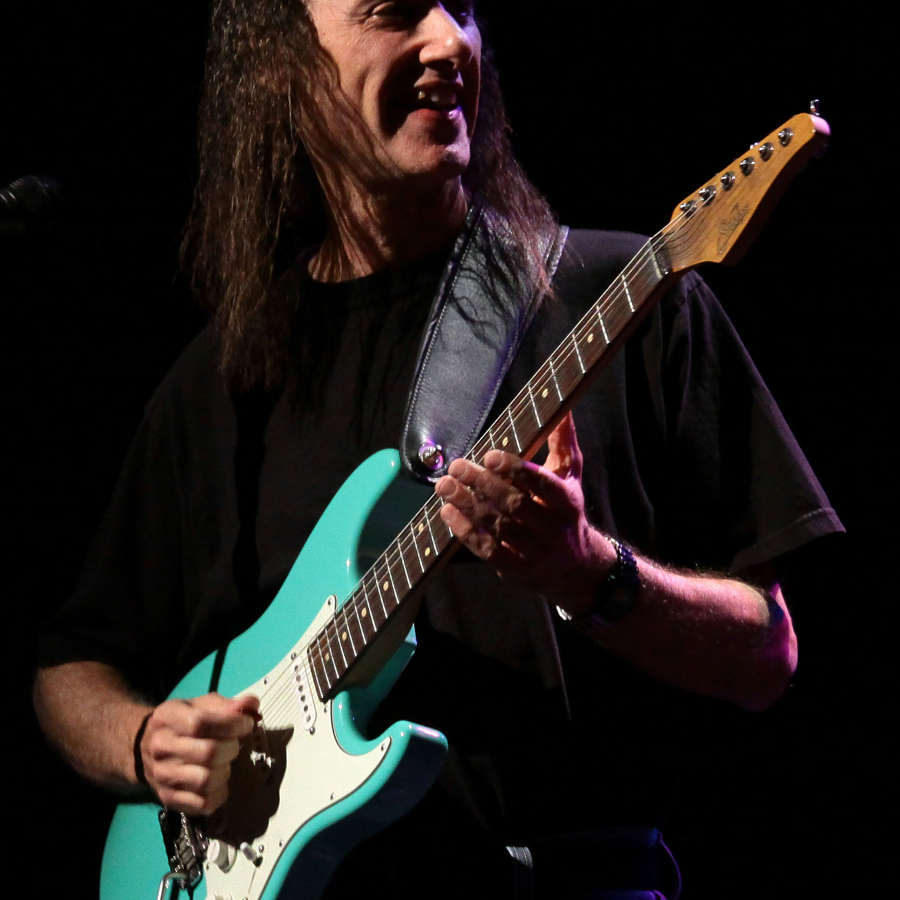 Scott Henderson Press Photo 3