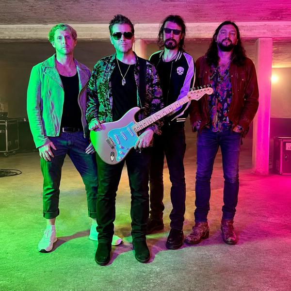 Danny Bryant Band Press Pic 2027