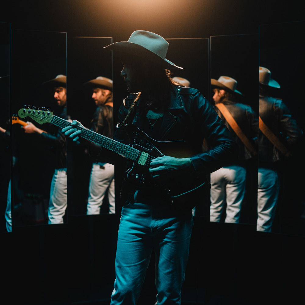 Julianschmelzinger.Guitarmirror