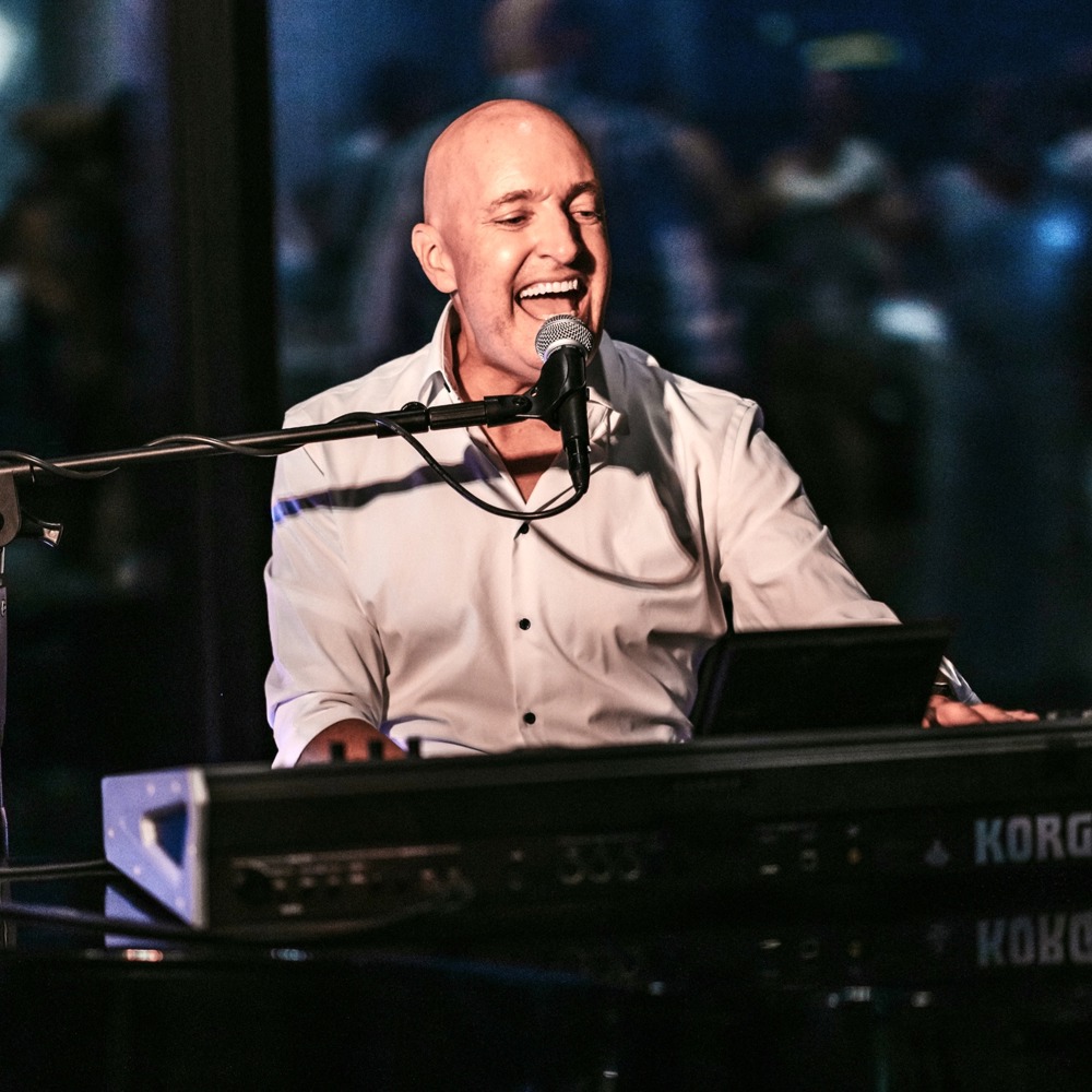 Kevin At Piano 2022 Bern