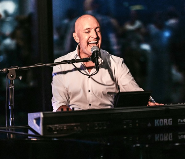 Kevin At Piano 2022 Bern